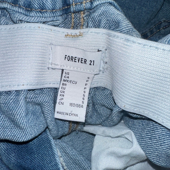 Women's Forever 21 Denim Shorts Size S Light Blue Distressed Elastic Waistband - Picture 3 of 8